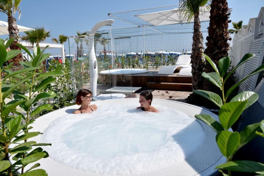 Hotel Liane Riccione Exterior photo